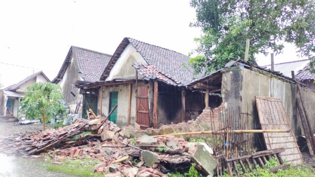 Sejumlah Wilayah di Jombang Diterjang Angin Puting Beliung