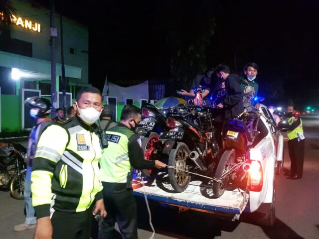 Razia Balap Liar, Petugas Gabungan di Situbondo Amankan 33 Sepeda Motor
