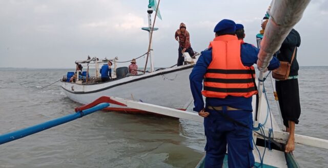 Langgar Zona Tangkap Ikan, Satpolair Situbondo Amankan Perahu Motor Gardan