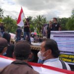 Pekerjaan Tak Kunjung Terbayar, Ratusan Rekanan Proyek Wastafel Demo di Depan Pendapa Jember