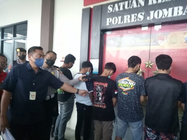 Viral Video Kelompok Bermotor Kepruk Truk di Jombang, Polisi Ciduk 7 Pemuda