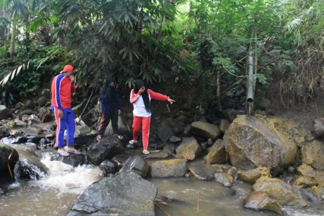 Air Sungai di Wonosalam Jombang Berbau Menyengat, Diduga Dampak Pembuangan Peternakan Sapi