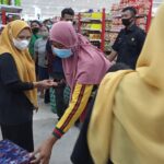 Viral Video Antre Beli Minyak Goreng Jari Dicelupkan Tinta Biru Mirip Ikut Pemilu