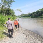 Petugas Gabungan Lanjutkan Pencarian Korban Bunuh Diri di Sungai Brantas Blitar