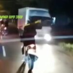 Viral Video Geng Motor di Jombang Hantam Kaca Truk Melintas
