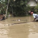 Banjir di Dawar Mojokerto Semakin Naik, Pemkab Belum Sediakan Tempat Pengungsian