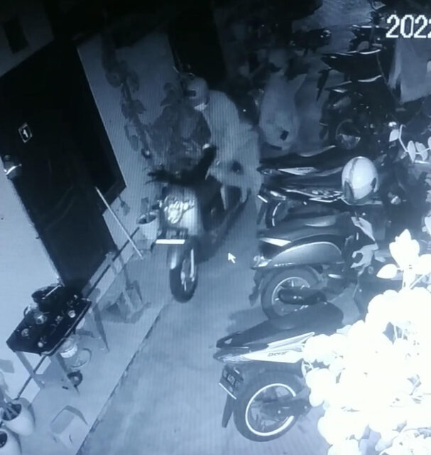 Komplotan Curanmor di Rumah Kos Mojokerto Terekam CCTV