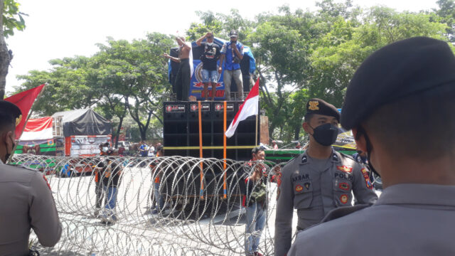 Ratusan Sopir Truk di Surabaya Demo Dishub Jatim, Tolak Aturan ODOL
