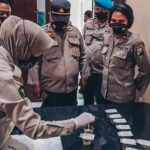 Puluhan Anggota Polres Blitar Kota Dites Urine secara Acak dan Mendadak