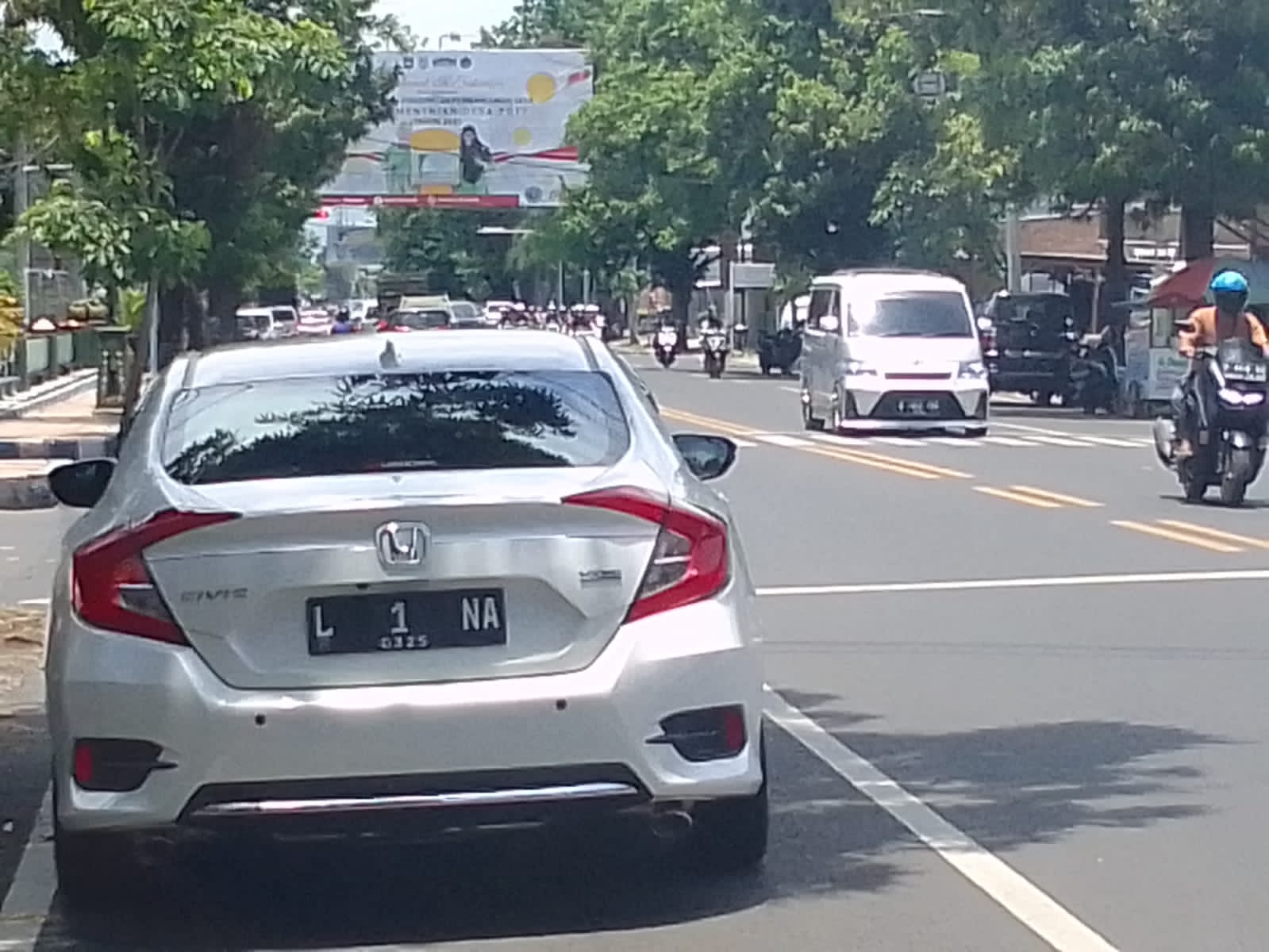 Pelat Nopol Mobil di Situbondo Marak Ditutup Cat Hitam, Polisi Terkesan Tutup Mata 