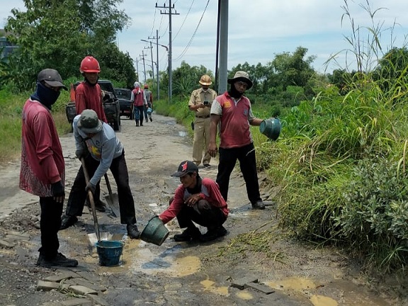 Dilapori Warga Soal Jalan Rusak, Pemkot Surabaya Respons Cepat dengan Perbaikan