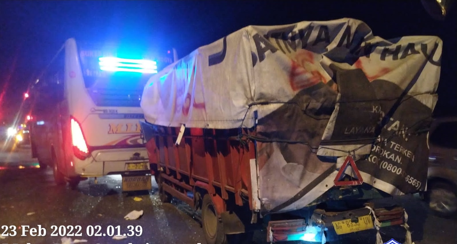 Tiga Truk dan Satu Bus di Jombang, Tabrakan Beruntun