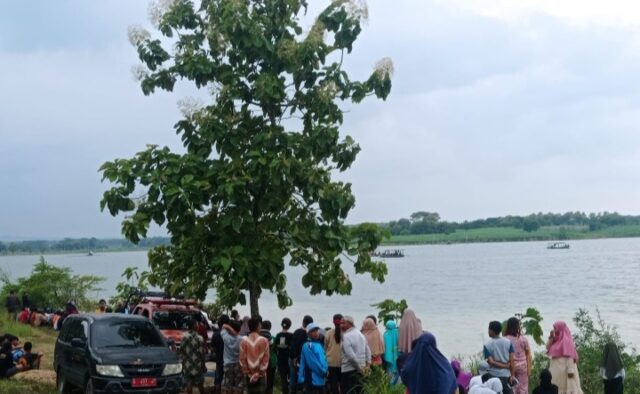 Perahu Terbalik di Waduk Gondang Lamongan, Satu Tewas 2 Belum Ditemukan