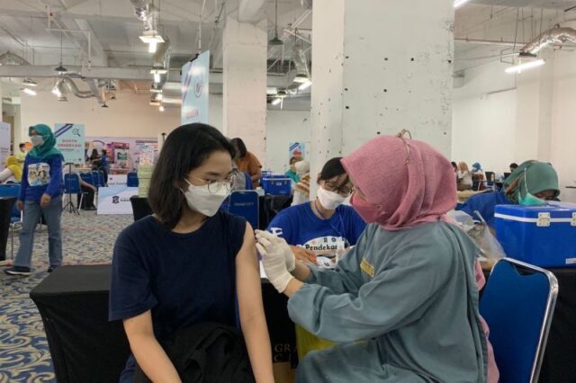 Capaian Vaksin Booster di Surabaya 66,24 Persen