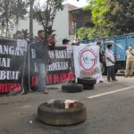 Tuntut Bubarkan E-Warong, Puluhan Warga di Kediri Demo Kantor Dinsos