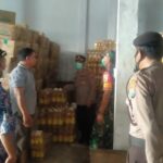 Petugas Gabungan di Kediri Temukan Ribuan Liter Minyak Goreng Tersimpan di Gudang