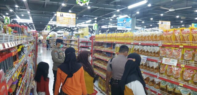 Sidak Minyak Goreng Jelang Ramadan, Polres Kediri Pastikan Ketersediaan Aman