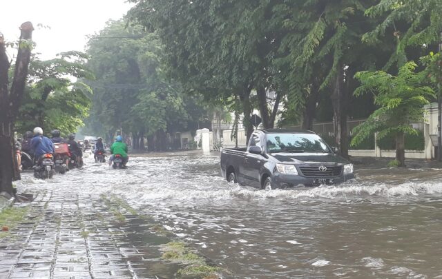 Diguyur Hujan Deras, Kawasan SIER Surabaya Banjir