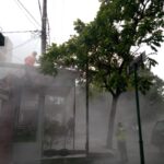 Kabel PJU pada Tiang Listrik Mendadak Muncul Api, Resto di Jombang Nyaris Terbakar