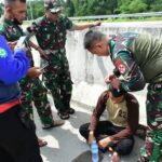 Berangkat Latihan Menembak, Prajurit Pussenarhanud TNI AD Tolong Korban Kecelakaan di Tol