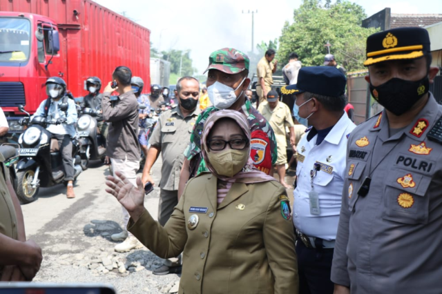 Bupati Jombang dan Kapolres Pantau Pemeliharaan Jalan Raya Kasemen Gudo