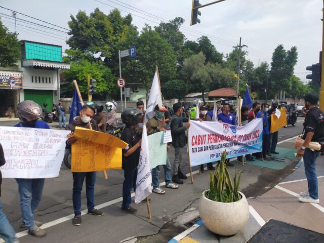 Puluhan Buruh di Jombang Gelar Aksi, Tuntut Cabut Aturan JHT