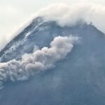 Gunung Merapi Luncurkan Awan Panas Guguran Sejauh 2 Km