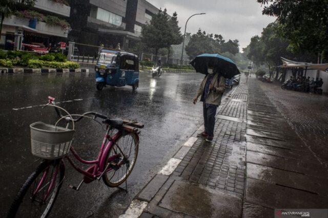 Prakiraan BMKG Sebagian Wilayah Indonesia Diguyur Hujan Ringan