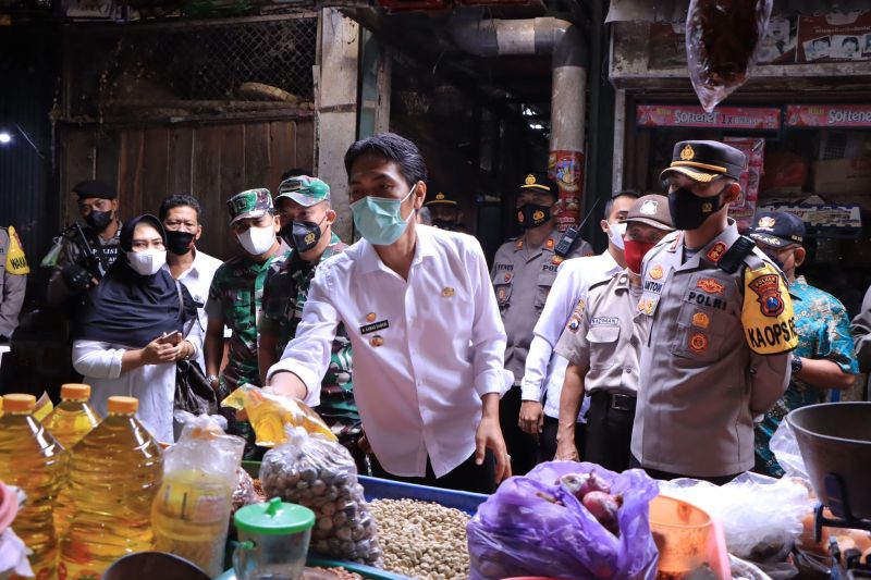 Bupati Madiun Pantau Stok Minyak Goreng Sidak Pasar Tradisional