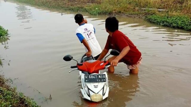 Warga Sidoarjo Temukan Motor di Sungai, Diduga Hasil Curian