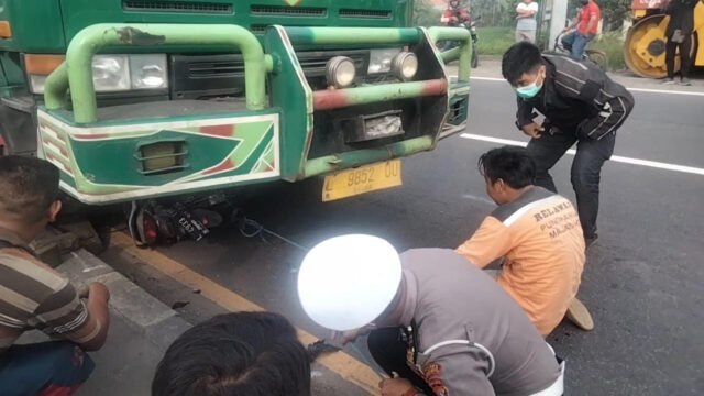 Pemotor Asal Jombang Tewas Terlindas Truk di Mojokerto 