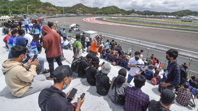 MotoGP Mandalika Lombok, Warga Antusias Menonton Langsung