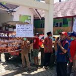 Protes Pupuk Subsidi Langka dan Mahal, Petani Demo Kantor Desa di Jember