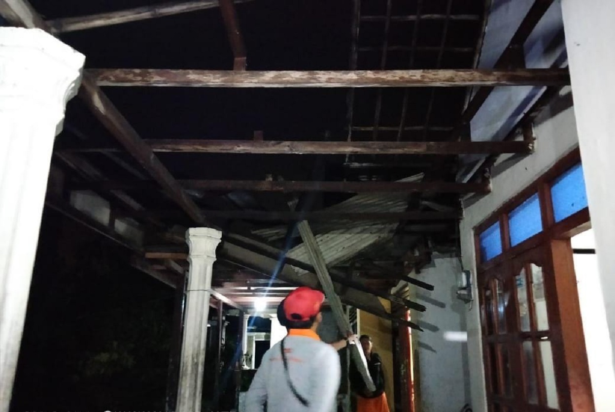 Angin Kencang Terjang Mojokerto, Belasan Rumah Warga Rusak