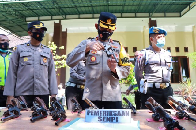 Antisipasi Penyalahgunaan Senpi, Polres Kediri Periksa Senpi Anggotanya