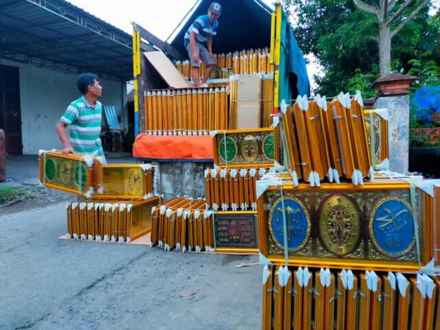 Mengintip Bisnis Kaligrafi di Jombang, Tembus Hingga Pasar Luar Jawa