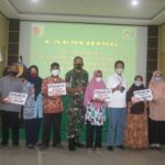 Bulan Ramadan, Kodim 0814/Jombang Salurkan Bantuan Tunai untuk PKL dan Warung