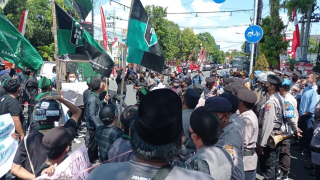 Puluhan Mahasiswa di Blitar Demo Tolak Presiden 3 Periode dan Kenaikan BBM