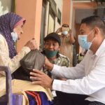Wali Kota Kediri Beri Paket Sembako untuk Nenek Berusia 100 Tahun