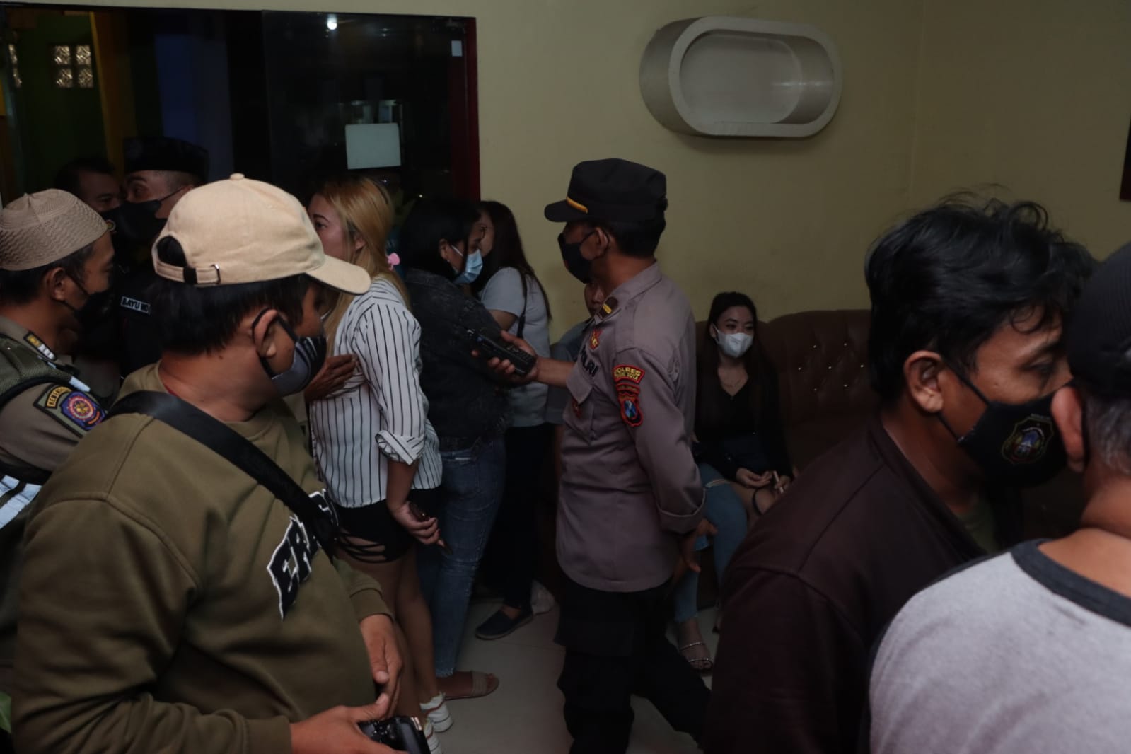 Buka Sembunyi-sembunyi di Bulan Ramadan, Dua Karaoke di Blitar Digrebek Polisi