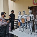 Petugas Gabungan Polsek Kediri Kota Amankan 4 Manusia Silver yang Dianggap Meresahkan