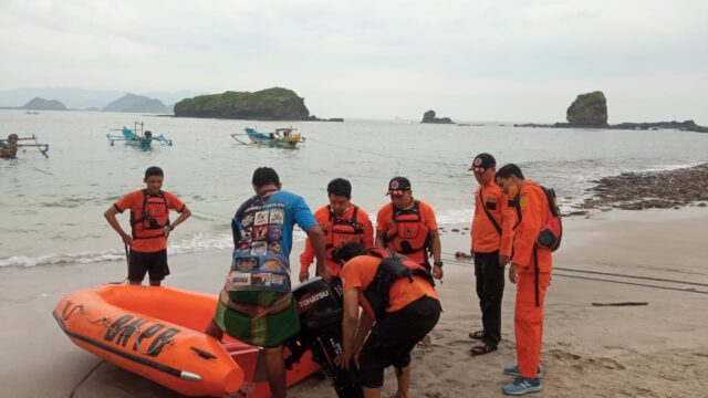 Tiket Masuk Pantai Watu Ulo dan Papuma Jember Gratis, 30 Relawan dan SAR Disiagakan