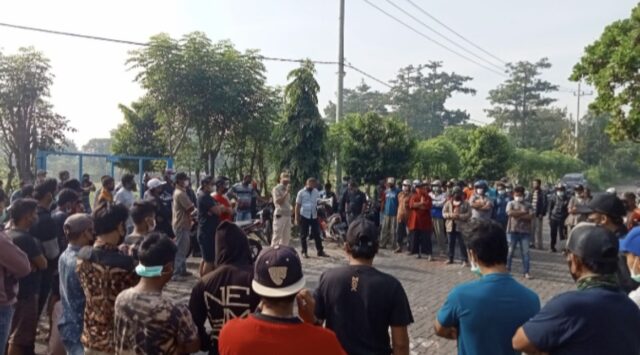 Timbulkan Kerusakan Jalan, Warga Tuntut Pertambangan PT Senopati Indo Perkasa Ditutup