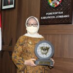 Pemkab Jombang Terima Penghargaan Pengelolaan DBHCHT Terbaik Tahun 2021