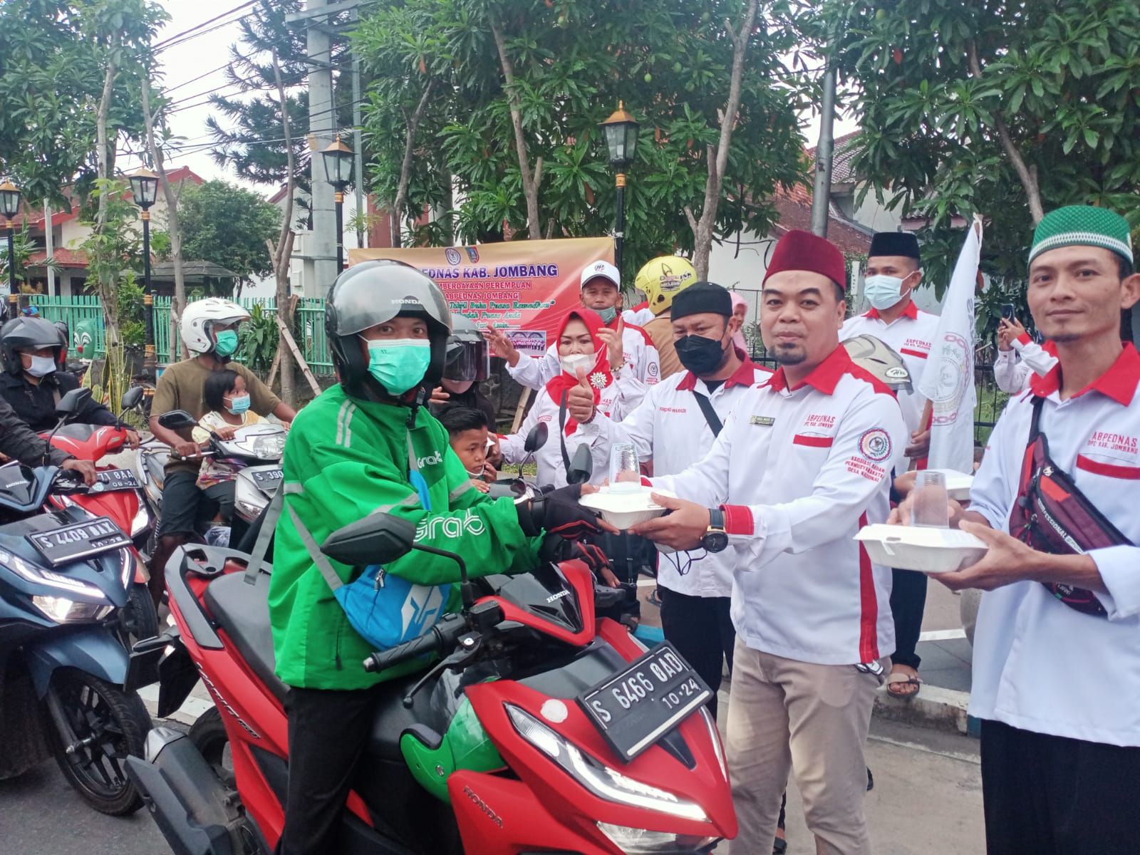 DPC Abpednas Jombang Berbagi Takjil Ramadan