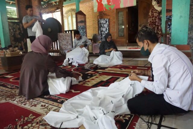Ramadan, Orang dengan HIV/AIDS di Jombang Diberi Pelatihan Membatik