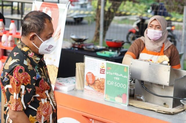 Warga Surabaya Mudah Dapat Bahan Pokok Murah di Pasar Gotong Royong