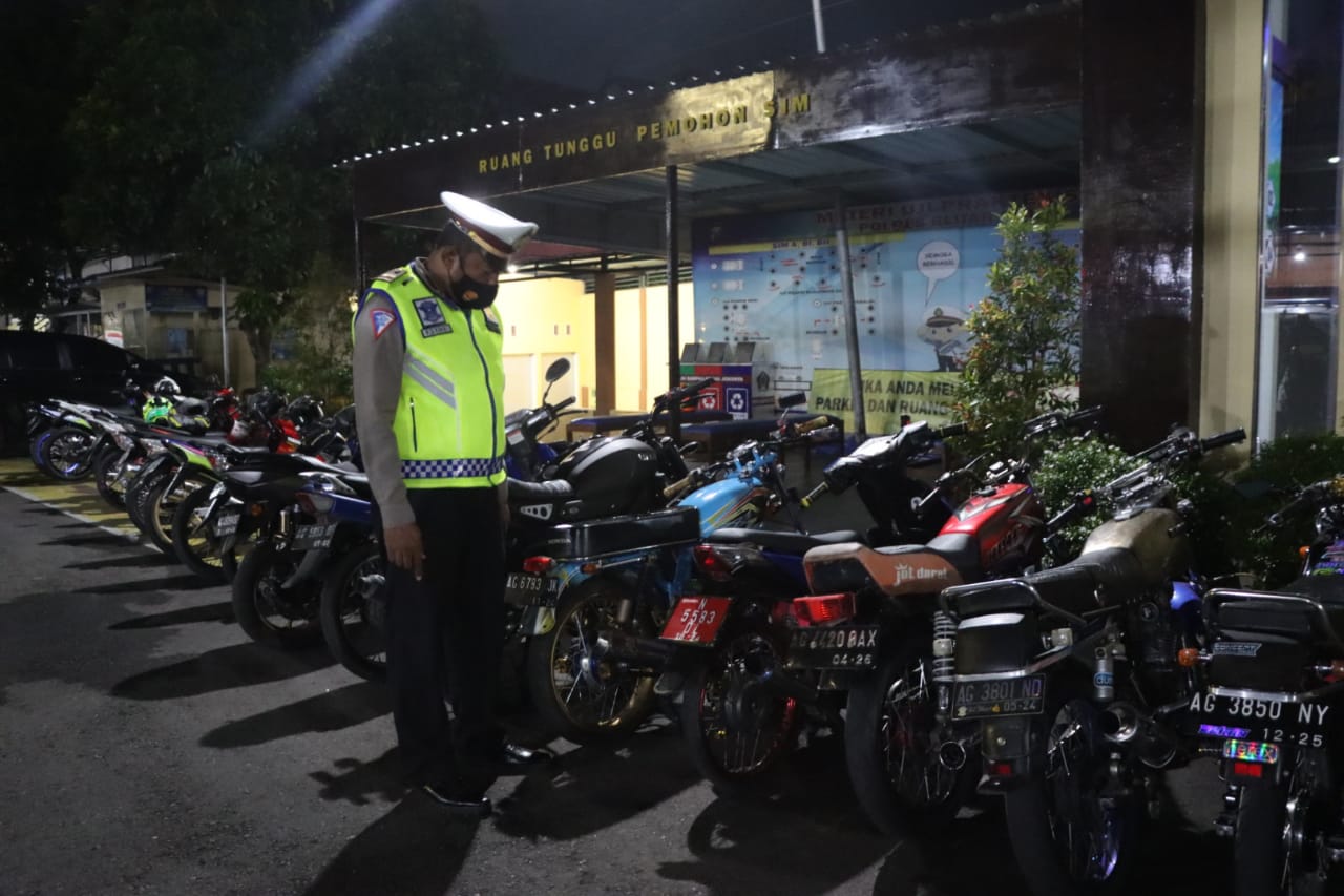 Balapan Liar Jelang Sahur, Puluhan Remaja Blitar Diamankan Polisi