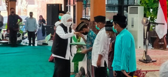 Gubernur Jatim Santuni 200 Anak Yatim Piatu dan Pelaku UMKM di Situbondo