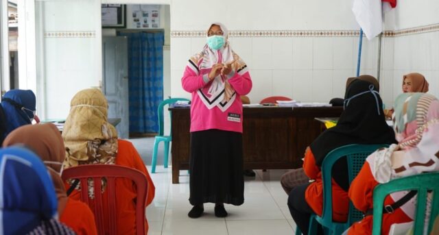 Kader Kesehatan Kota Kediri Raih Penghargaan Perempuan Berjasa dan Berprestasi se-Indonesia
